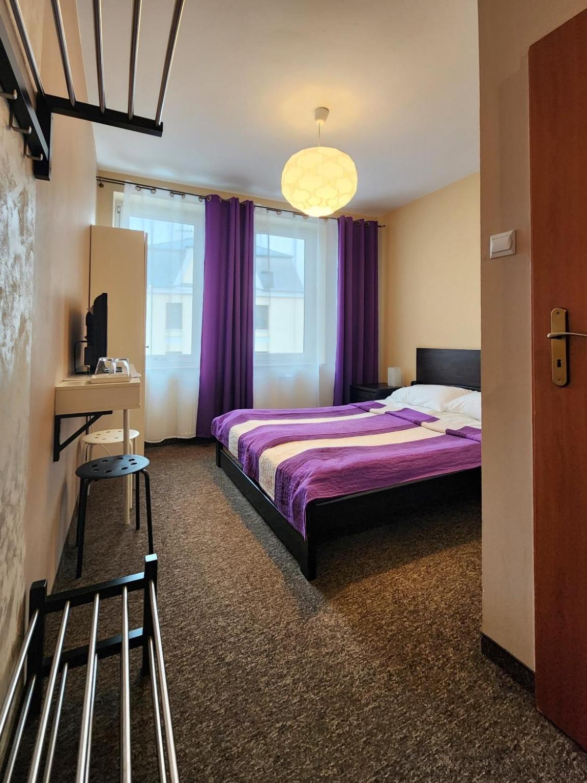 - Goscinne - Bezplatny Parking Hostal